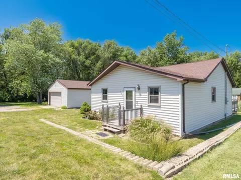 309 Caroline St, Creve Coeur, IL 61610