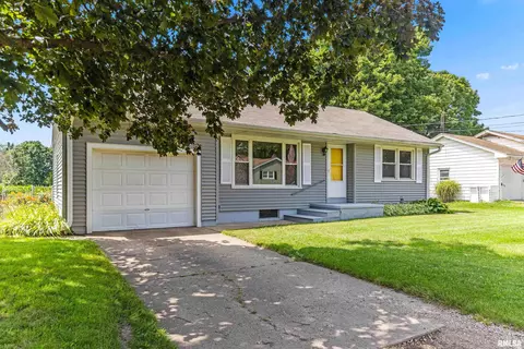 1202 Parkside Ln, Peoria, IL 61615