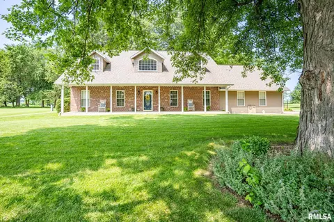100 Southgate Dr, Elmwood, IL 61529