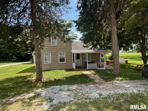 300 Louisa St, Prairie City, IL 61470