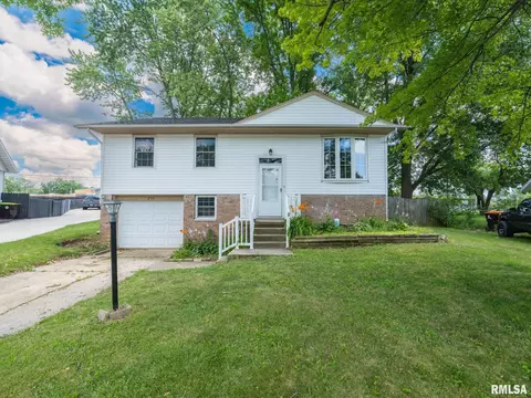 239 Briarcliff Dr, Washington, IL 61571
