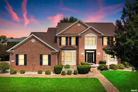 7014 N Vauxhall Pl, Peoria, IL 61615