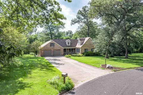 9 Oak Creek Dr, East Peoria, IL 61611