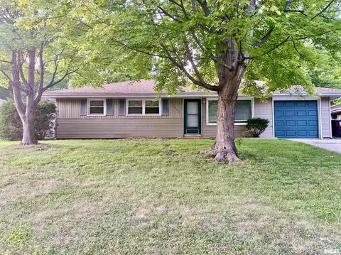 1911 W White Oak Dr, Peoria, IL 61614