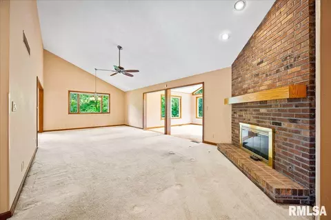 Living - 7403 W Harvest Dr, Mapleton, IL 61547 photo 3 of 5