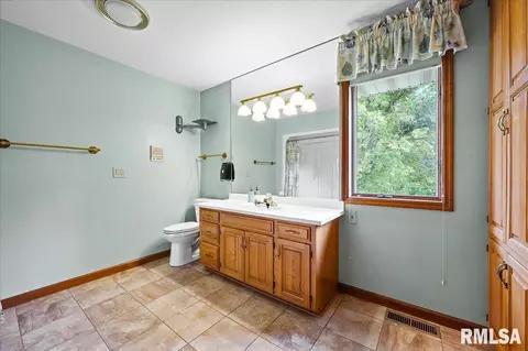 Bath - 7403 W Harvest Dr, Mapleton, IL 61547 photo 1 of 3