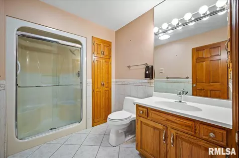 Bath - 7403 W Harvest Dr, Mapleton, IL 61547 photo 3 of 3