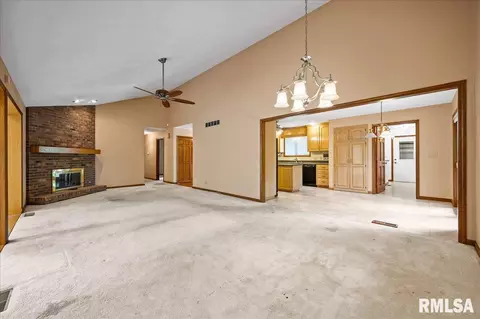 Living - 7403 W Harvest Dr, Mapleton, IL 61547 photo 2 of 5