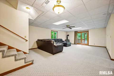 Living - 7403 W Harvest Dr, Mapleton, IL 61547 photo 4 of 5