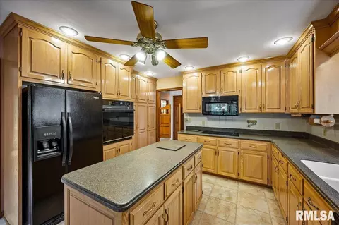 Kitchen - 7403 W Harvest Dr, Mapleton, IL 61547 photo 3 of 3