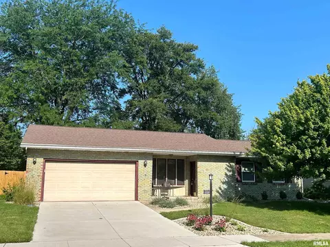 6719 N Parkwood Dr, Peoria, IL 61614