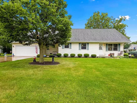 109 Pine St, East Peoria, IL 61611