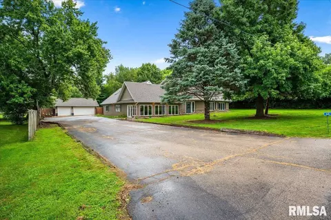 66 S Riverview Dr, East Peoria, IL 61611