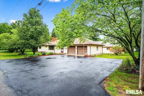 307 W South St, Manito, IL 61546