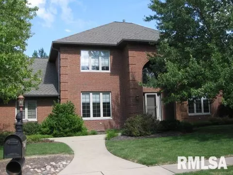 1001 Hillcrest Dr, Washington, IL 61571