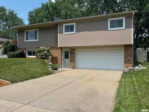 1419 W Kingsway Dr, Peoria, IL 61614