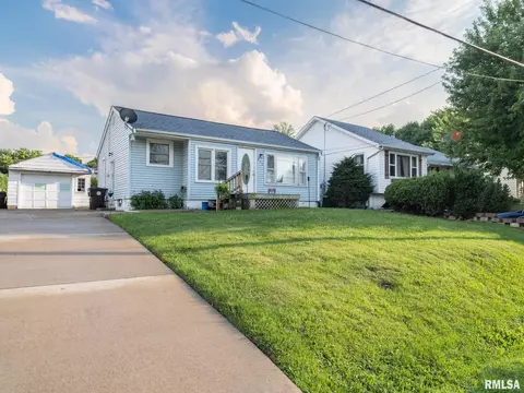 632 Roosevelt St, Creve Coeur, IL 61610