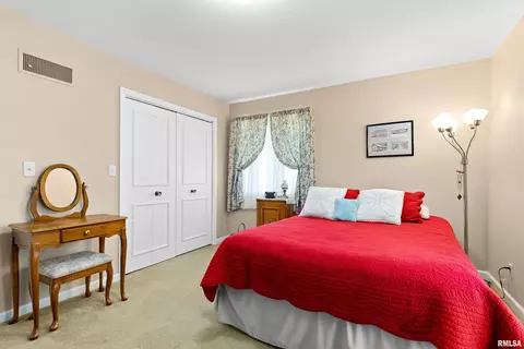 Bedroom - 427 W Rain Tree Rd, Dunlap, IL 61525 photo 2 of 7
