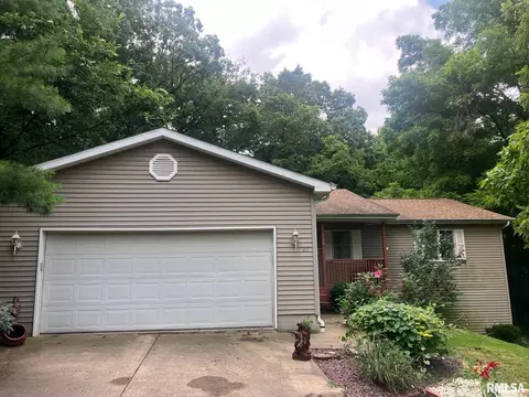 20 Kenton St, Mackinaw, IL 61755