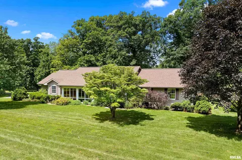 26759 Acorn Rd, Hopedale, IL 61747