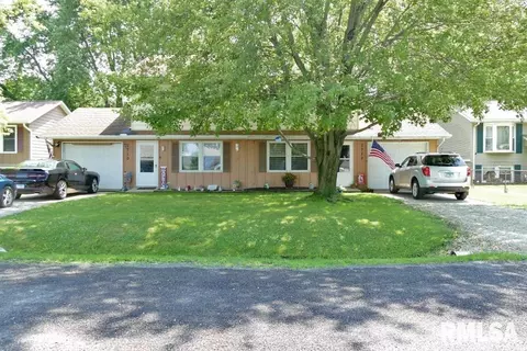2710 S Aerial Dr, Peoria, IL 61607