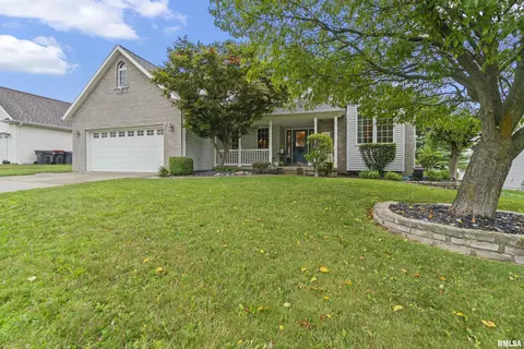 1904 Vicksburg Ct, Pekin, IL 61554