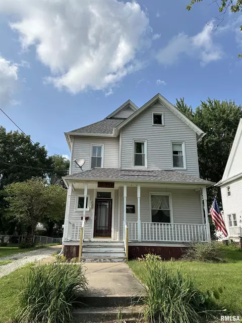 419 W Chestnut St, Canton, IL 61520