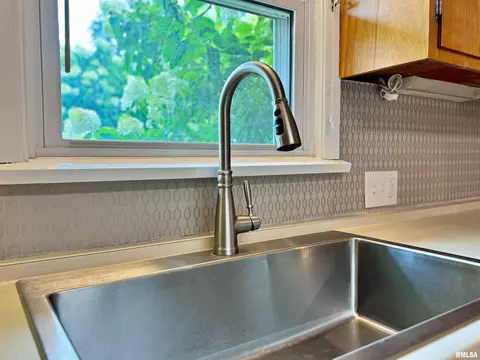 1434 E Rouse Ave, Peoria, IL 61614 photo 8