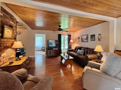 Living - 2014 E Santa Fe Rd, Chillicothe, IL 61523 photo 1 of 4