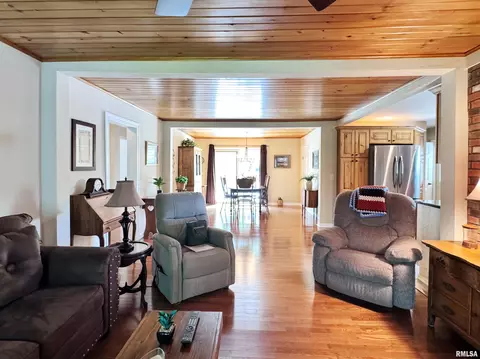 Living - 2014 E Santa Fe Rd, Chillicothe, IL 61523 photo 4 of 4