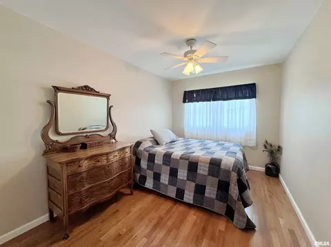 Bedroom - 2014 E Santa Fe Rd, Chillicothe, IL 61523 photo 3 of 6