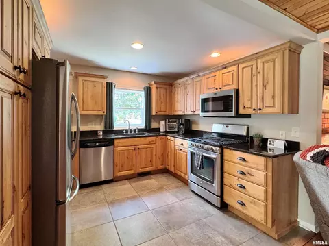 Kitchen - 2014 E Santa Fe Rd, Chillicothe, IL 61523 photo 1 of 4