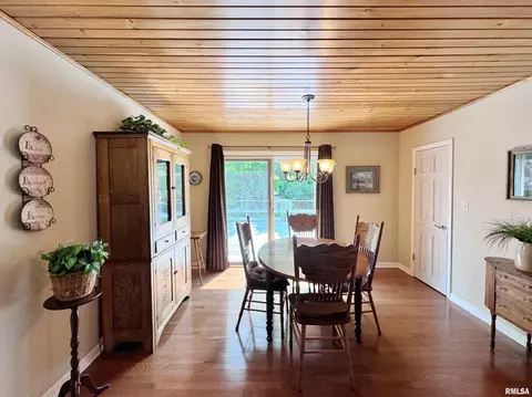 Dining - 2014 E Santa Fe Rd, Chillicothe, IL 61523 photo 2 of 8