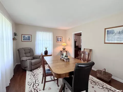 Dining - 2014 E Santa Fe Rd, Chillicothe, IL 61523 photo 8 of 8