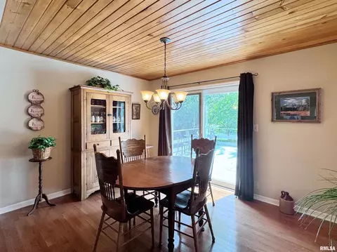 Dining - 2014 E Santa Fe Rd, Chillicothe, IL 61523 photo 4 of 8