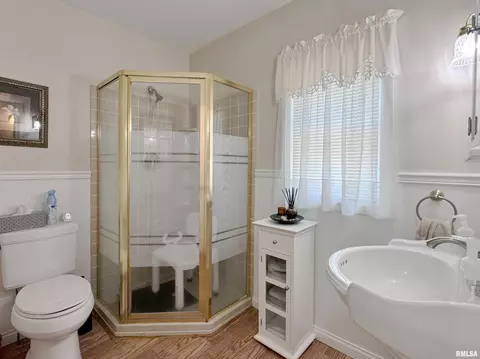 Bath - 2014 E Santa Fe Rd, Chillicothe, IL 61523 photo 1 of 3