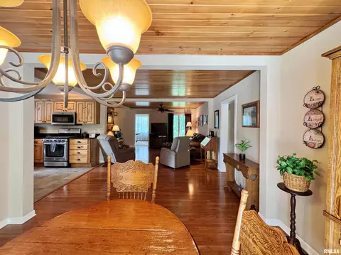 Dining - 2014 E Santa Fe Rd, Chillicothe, IL 61523 photo 1 of 8