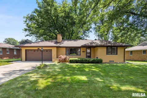 4730 N Idlewood Ct, Peoria, IL 61614