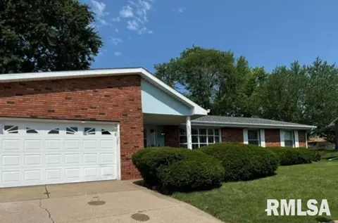 7229 N Whippoorwill Ln, Peoria, IL 61614