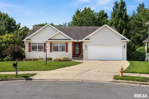 5600 N Stonewood Ct, Peoria, IL 61615
