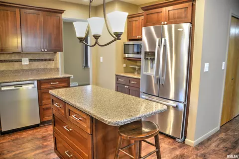 902 Pennyoaks Dr, Macomb, IL 61455 photo 10