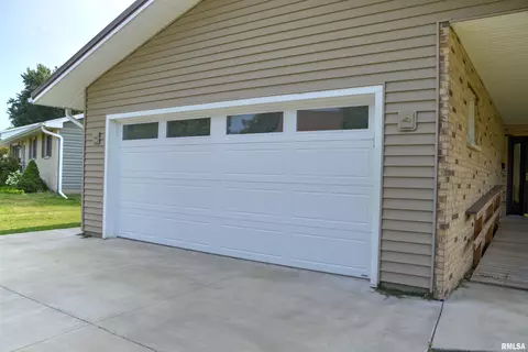902 Pennyoaks Dr, Macomb, IL 61455 photo 18