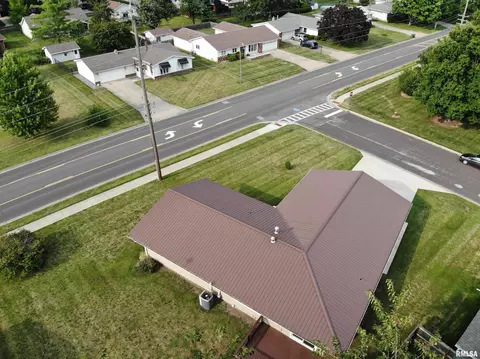 902 Pennyoaks Dr, Macomb, IL 61455 photo 21
