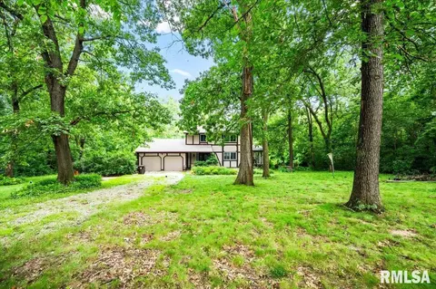 141 Illini Dr, Hopewell, IL 61565