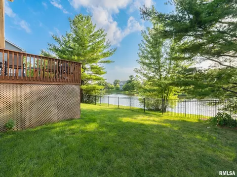 Exterior - 845 Stonebridge Dr, Metamora, IL 61548 photo 3 of 15
