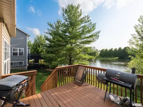 Exterior - 845 Stonebridge Dr, Metamora, IL 61548 photo 6 of 15