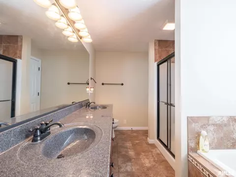 Bath - 845 Stonebridge Dr, Metamora, IL 61548 photo 3 of 5