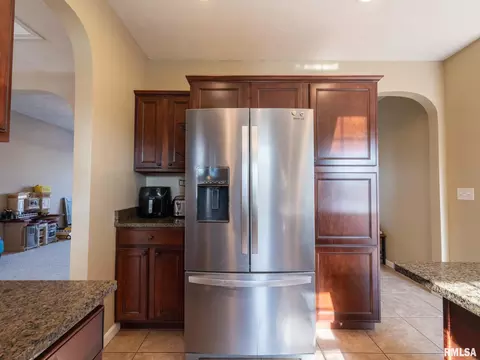 Kitchen - 845 Stonebridge Dr, Metamora, IL 61548 photo 4 of 5