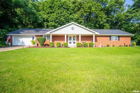 1510 E Gardner Ln, Peoria Heights, IL 61616