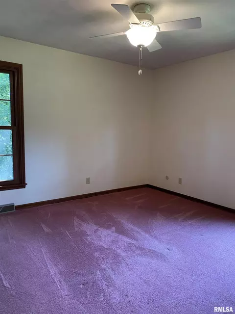 Bedroom - 24515 E Oak Park Rd, Canton, IL 61520 photo 4 of 14